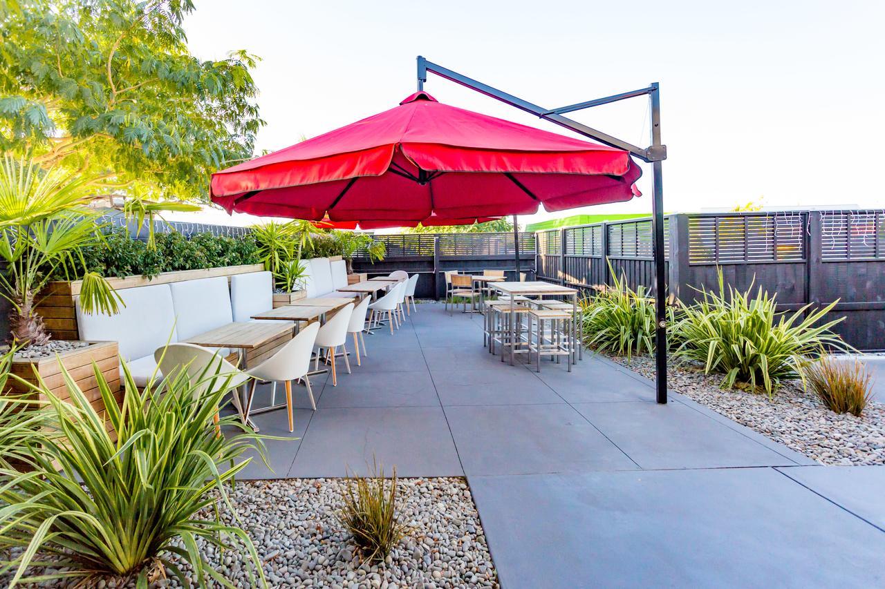 The Redwood Hotel Christchurch Buitenkant foto